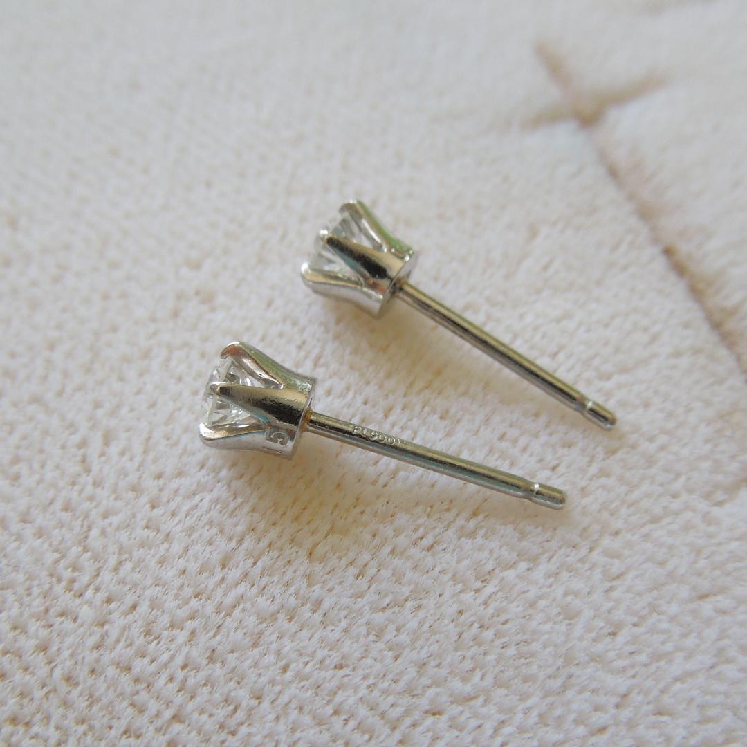 0.15×2 計0.3ct