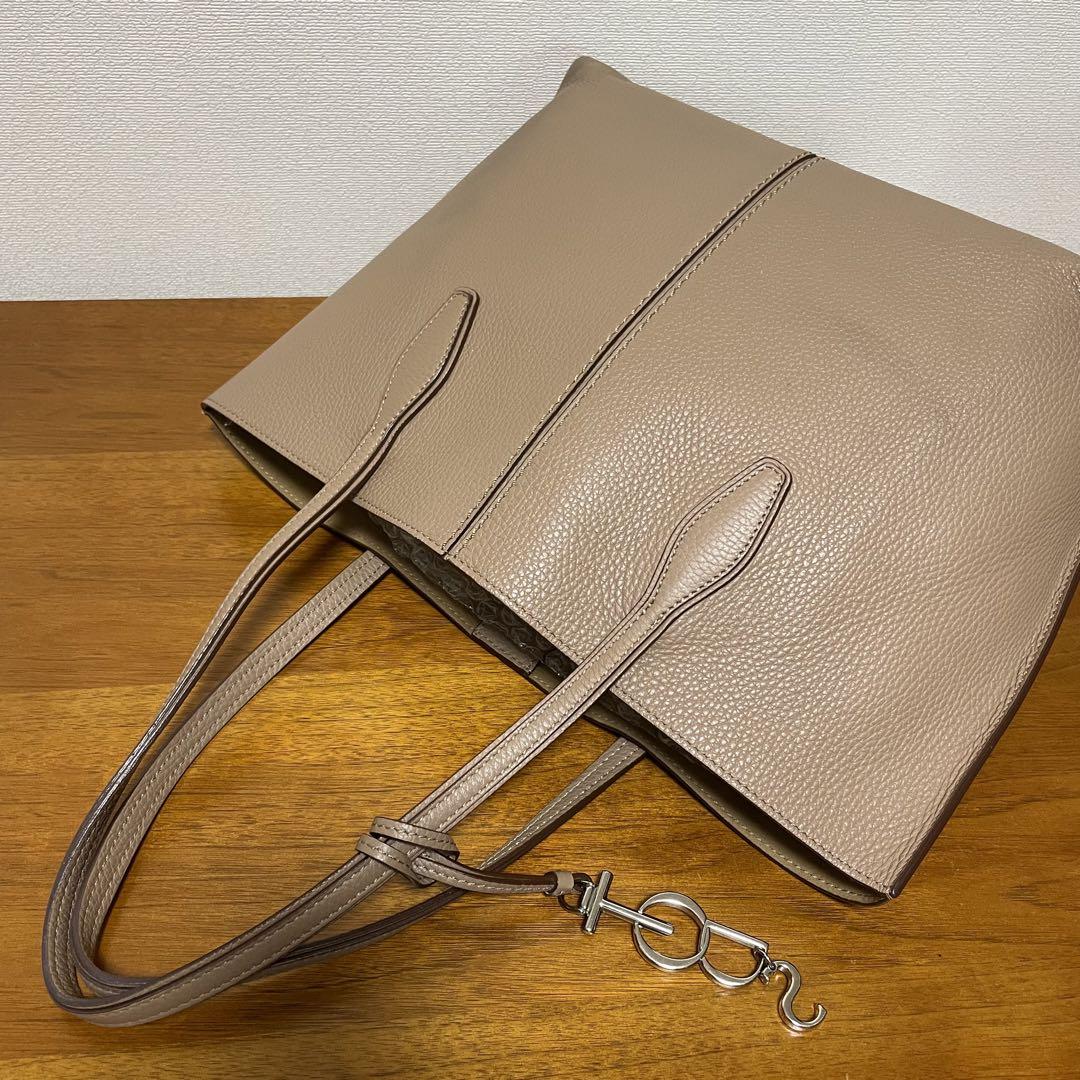 美品》TOD'S （トッズ）レザー トートバッグ ベージュ系