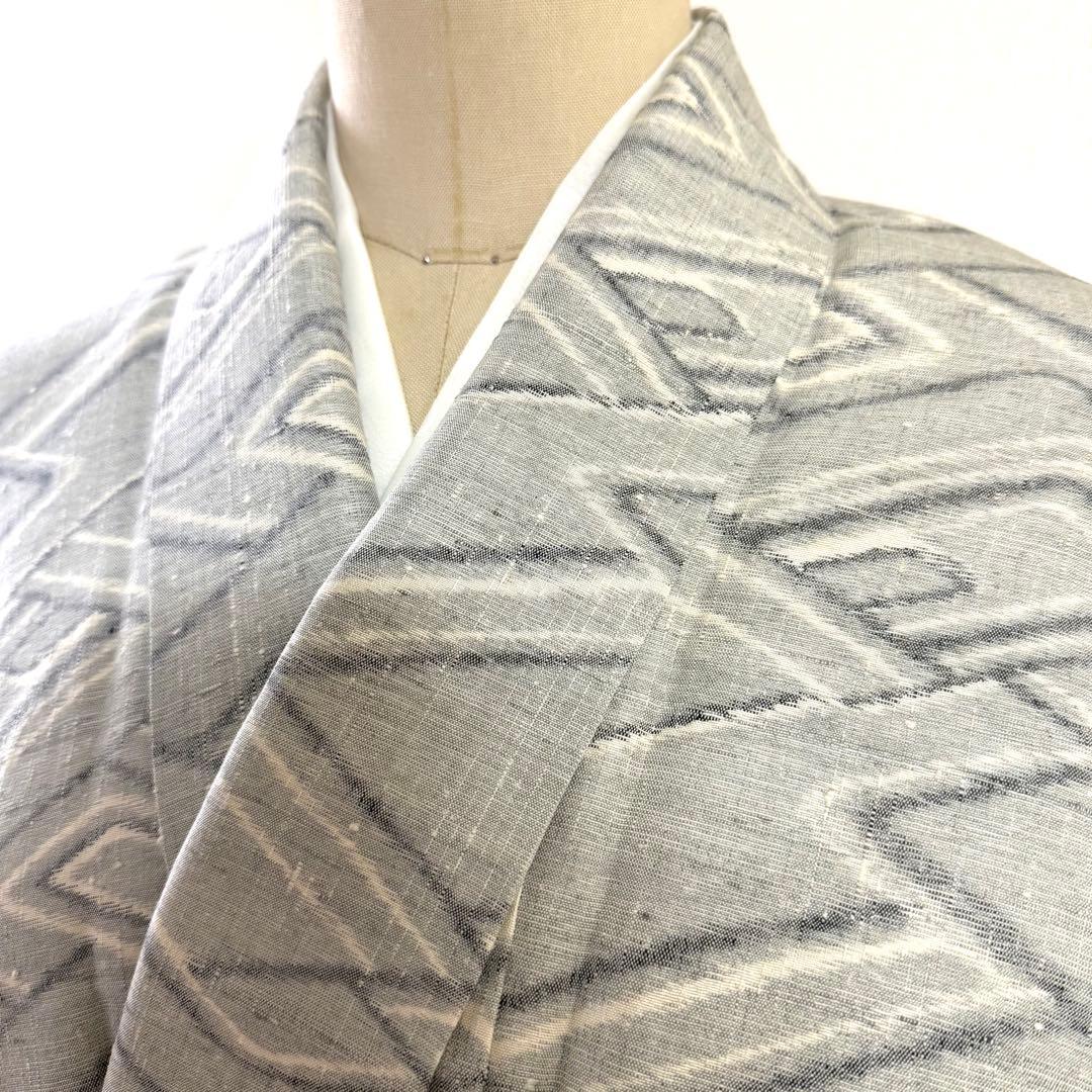 5k2658 着物　正絹　単衣　紬　グレー　白　柄物　和装