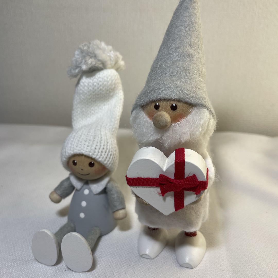 ノルディカニッセ　ハートフルサンタ& ぺたんこ座りの女の子
