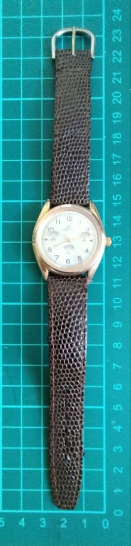 Lighthouse クォーツ腕時計 日付・曜日表示