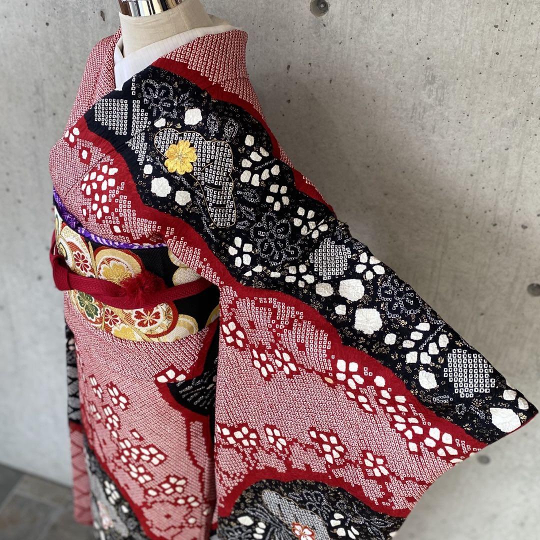 【総絞り】正絹　振袖　刺繍、金駒　赤、黒　袷