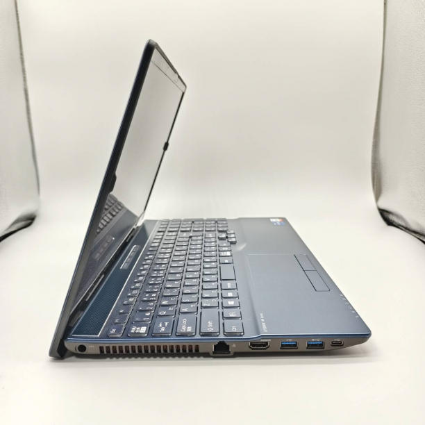 第11世代 i7 バッテリ◎ フルHD 15 富士通 SSD512GB オフィス