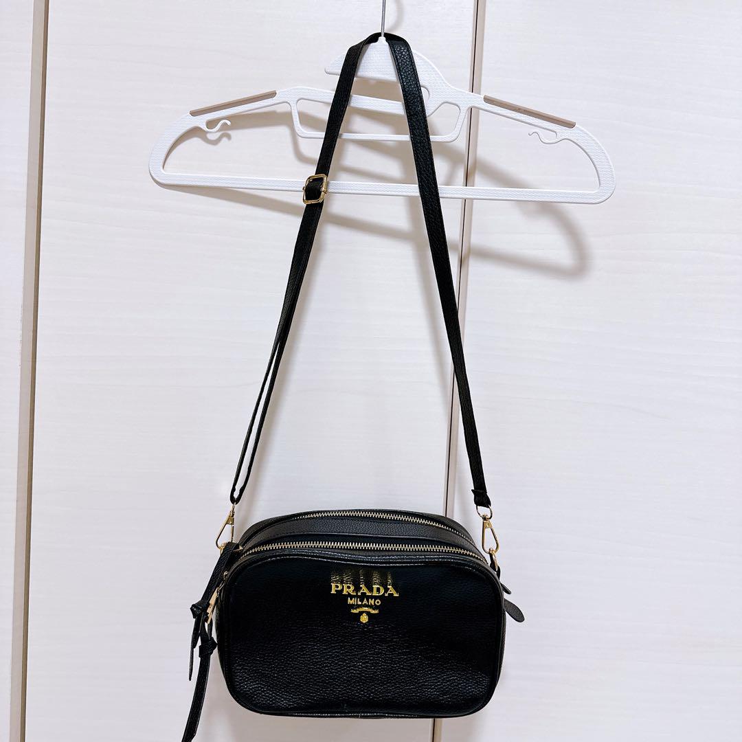 PRADA 黒