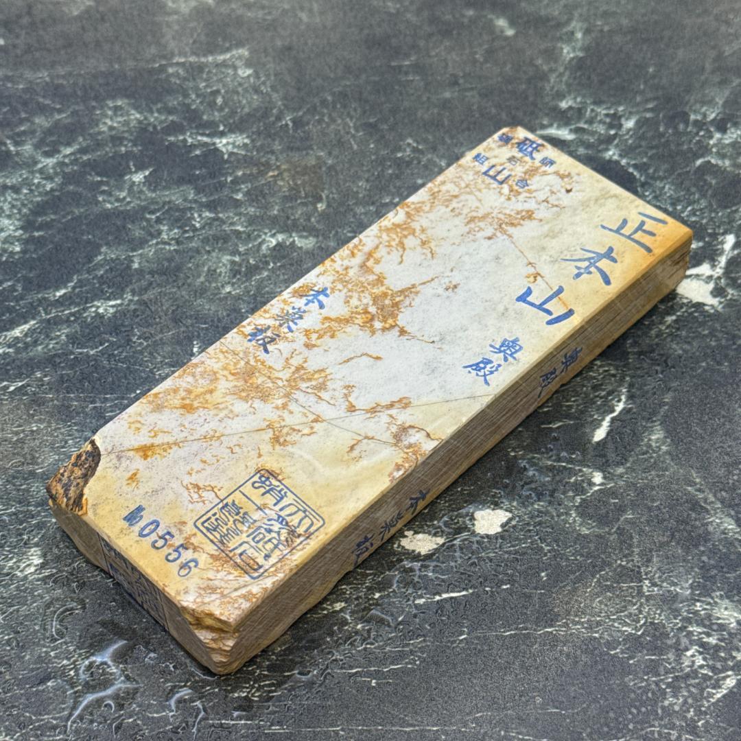 天然砥石 奥殿 本巣板 百切 上 517g No.556
