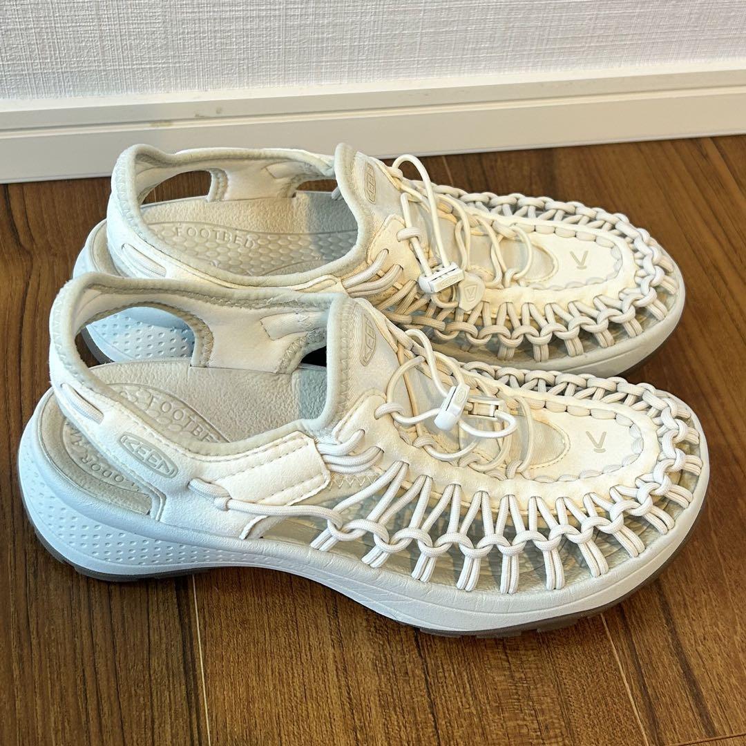 KEEN UNEEK ASTORIA ベージュ