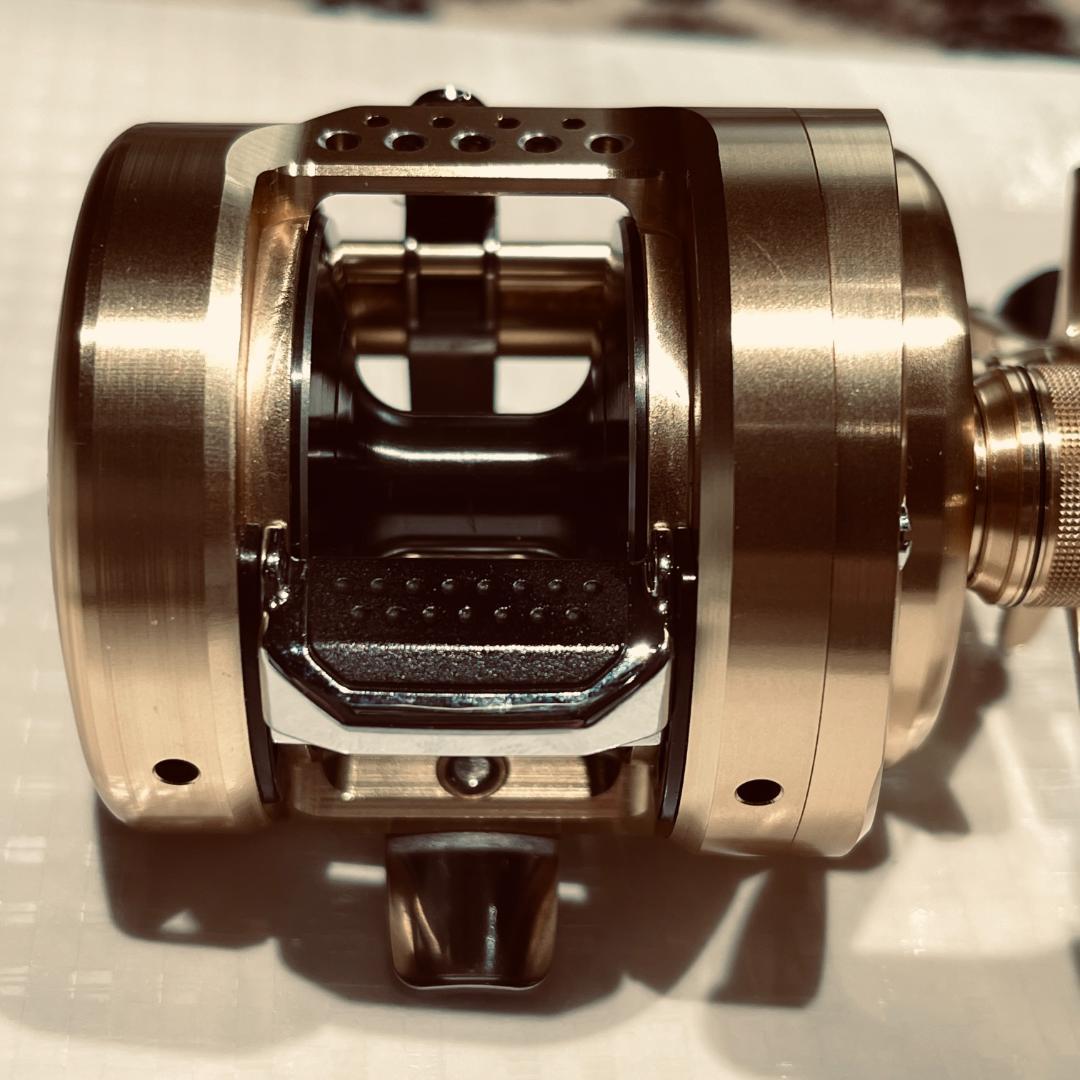 【中古美品】SHIMANO シマノ 18 コンクエスト 300 右ハンドル