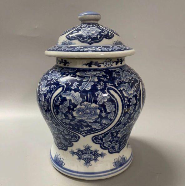 清乾隆緑釉喜上眉梢図紋将軍壺  景徳鎮 陶磁器 装飾品 現代工芸品 美術品 置物 ☆日本の職人技☆ 清乾隆緑釉喜上眉梢図紋将軍壺 景徳鎮 現代