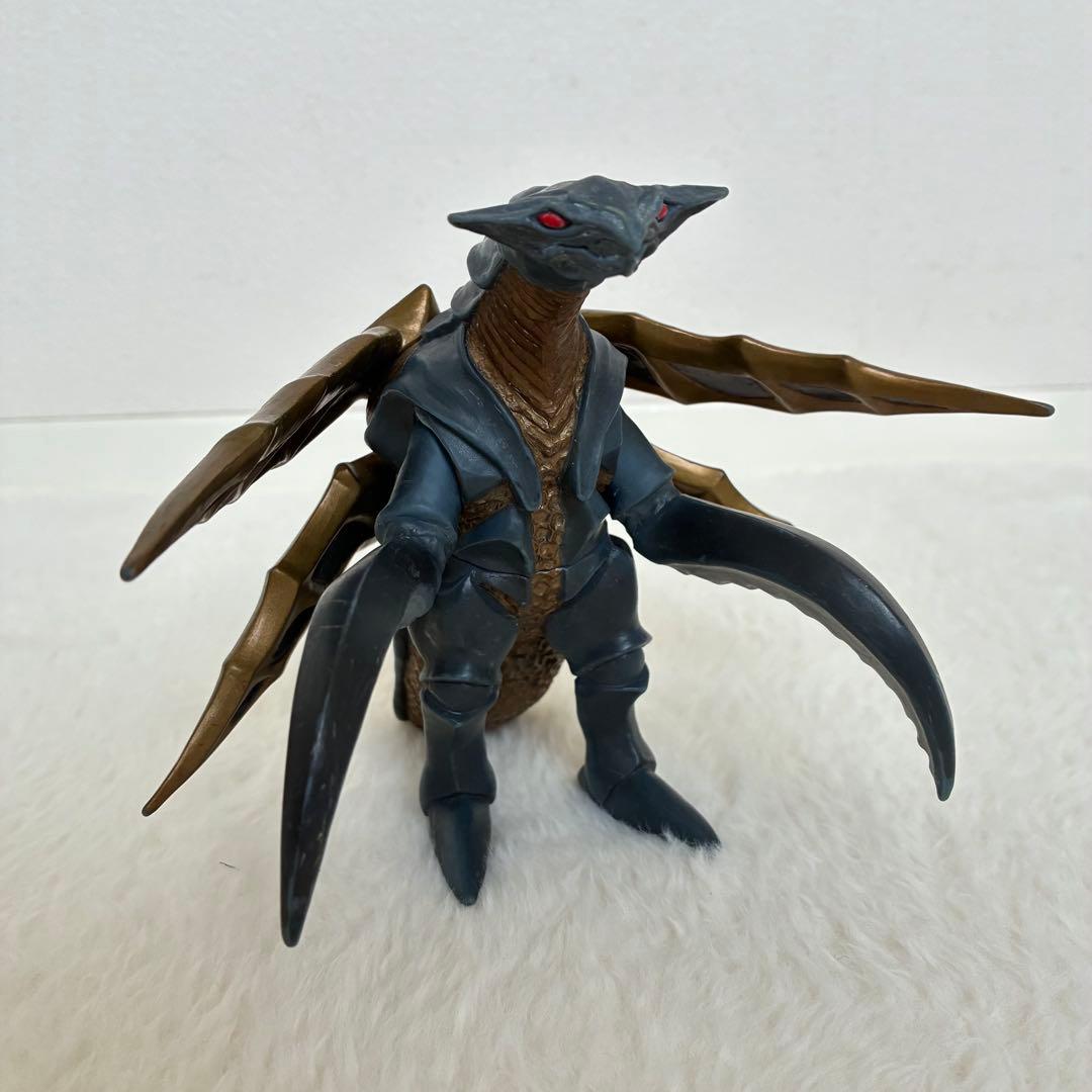 ウルトラマン怪獣 ソフビ まとめ売り 4体 - メルカリ