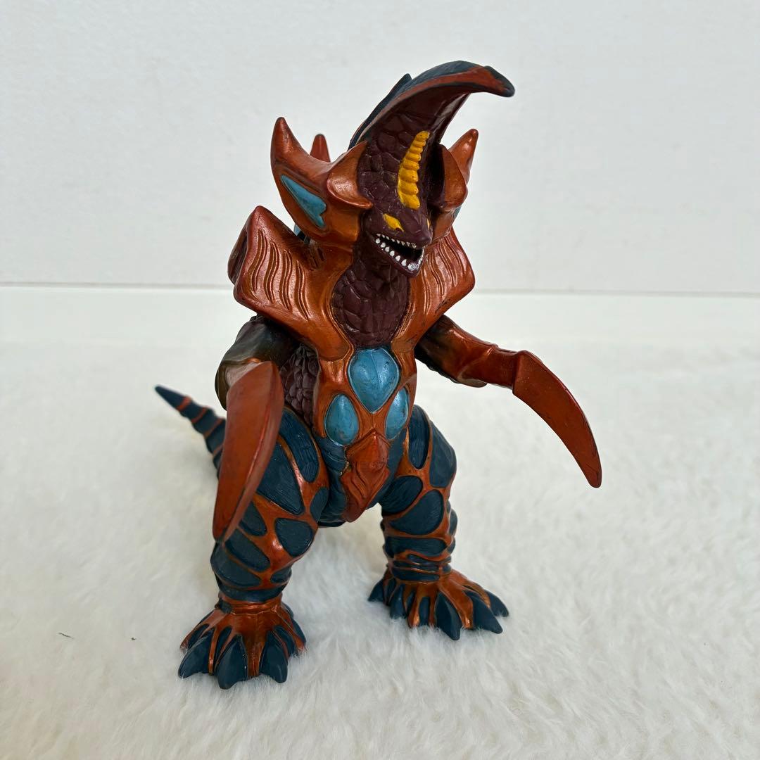 ウルトラマン怪獣　ソフビ　まとめ売り　④ ウルトラマン怪獣 ソフビ まとめ売り 4体 - メルカリ