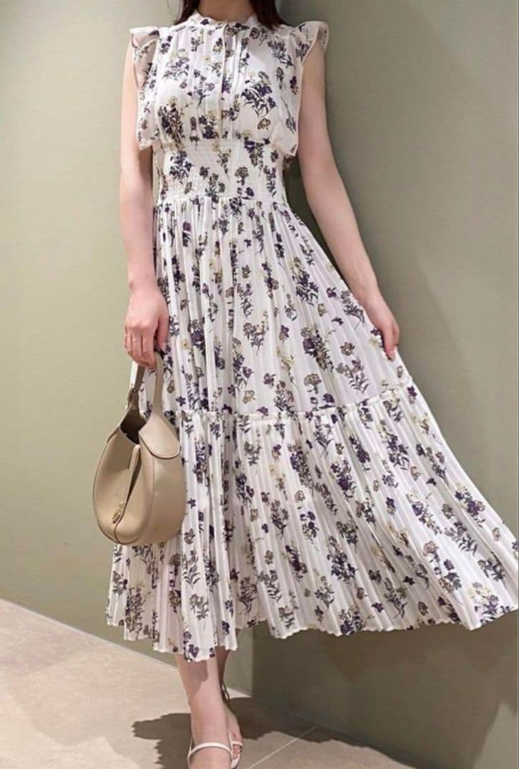 【美品】SNIDEL スナイデル 24春夏 バイカラープリーツ ワンピース L 【美品】SNIDEL スナイデル 24春夏 バイカラープリーツ ワンピース L