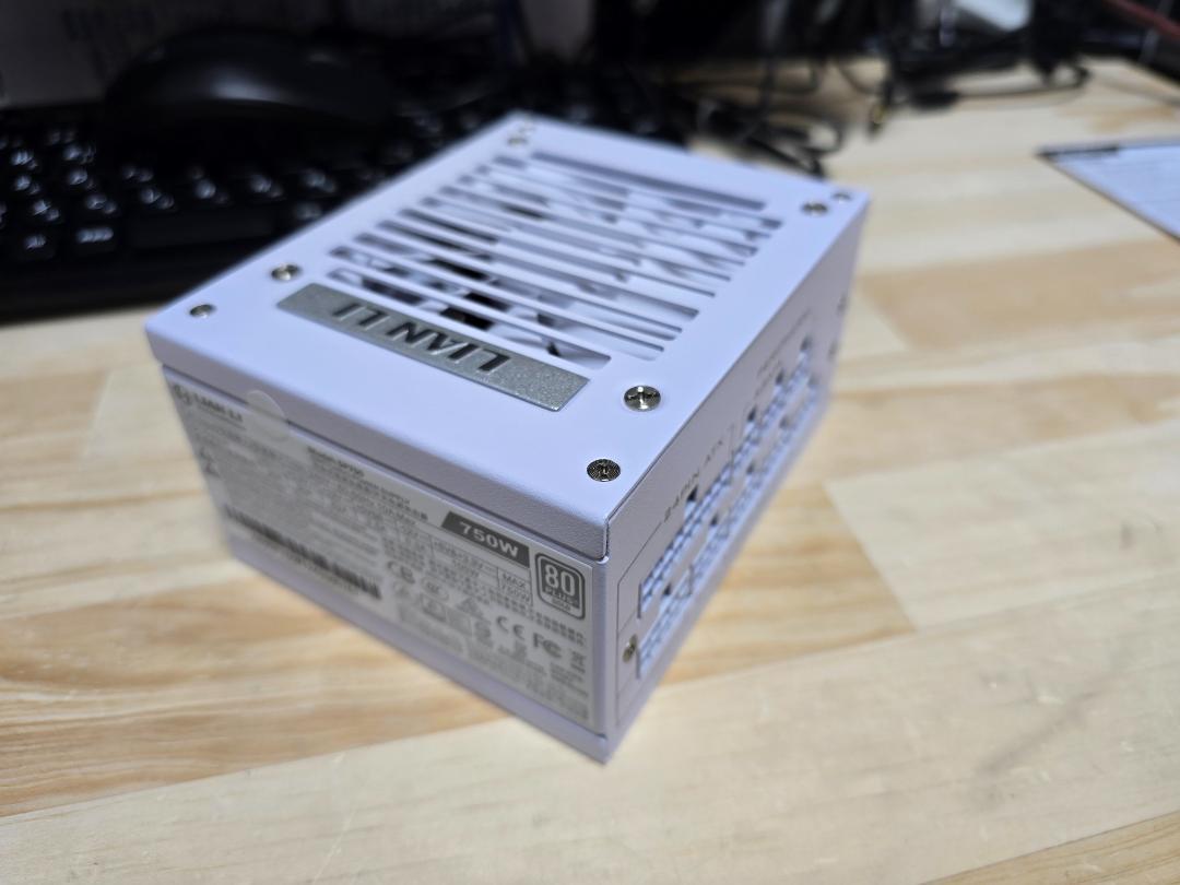 LIAN LI SP750 750W SFX電源