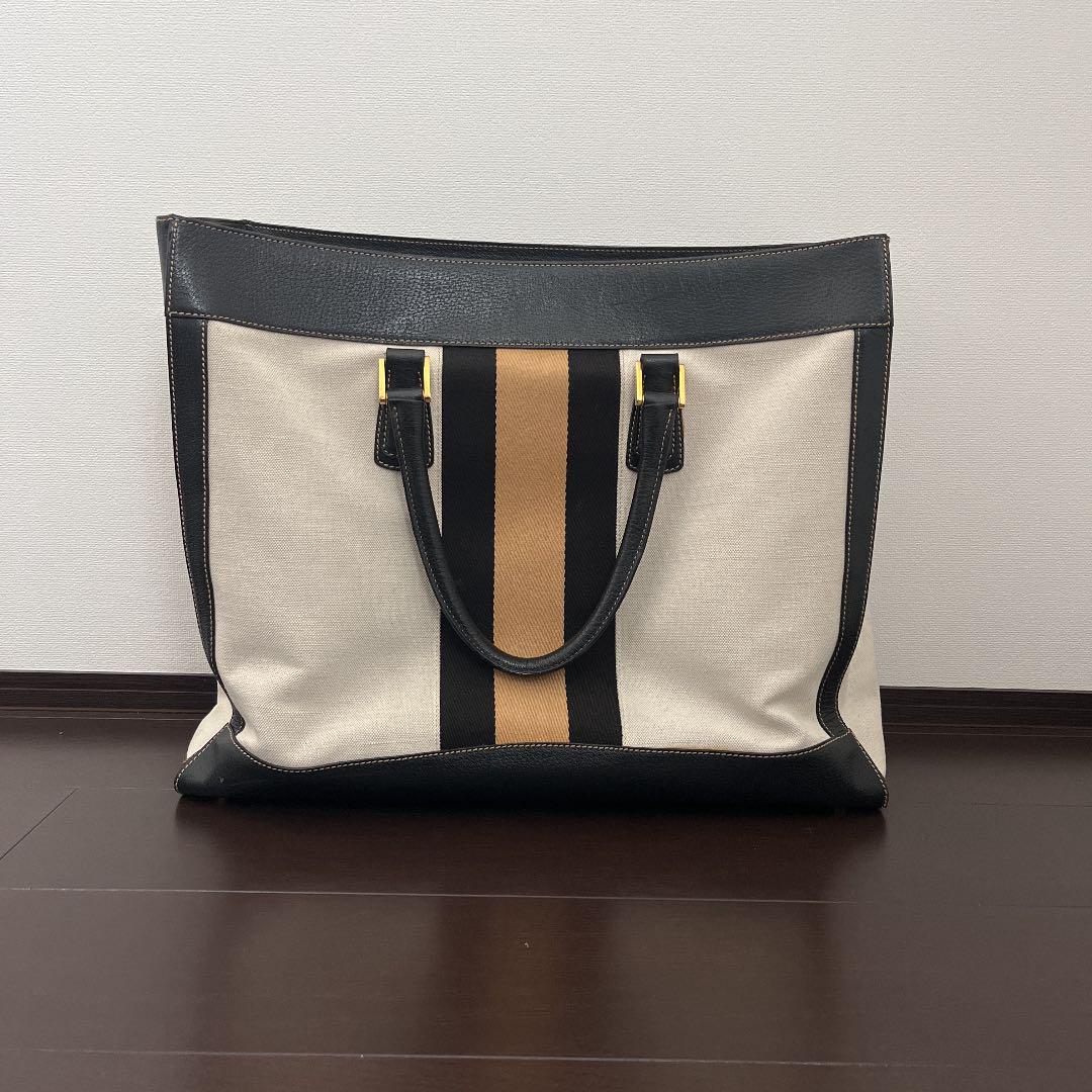 最愛 GUCCI大きめトートバッグ 旅行用バッグ/キャリーバッグ - www 品質満点 最終お値下げ マシュマロバック風ゴールドカラー ゴージャスなキャリーバック 犬用品