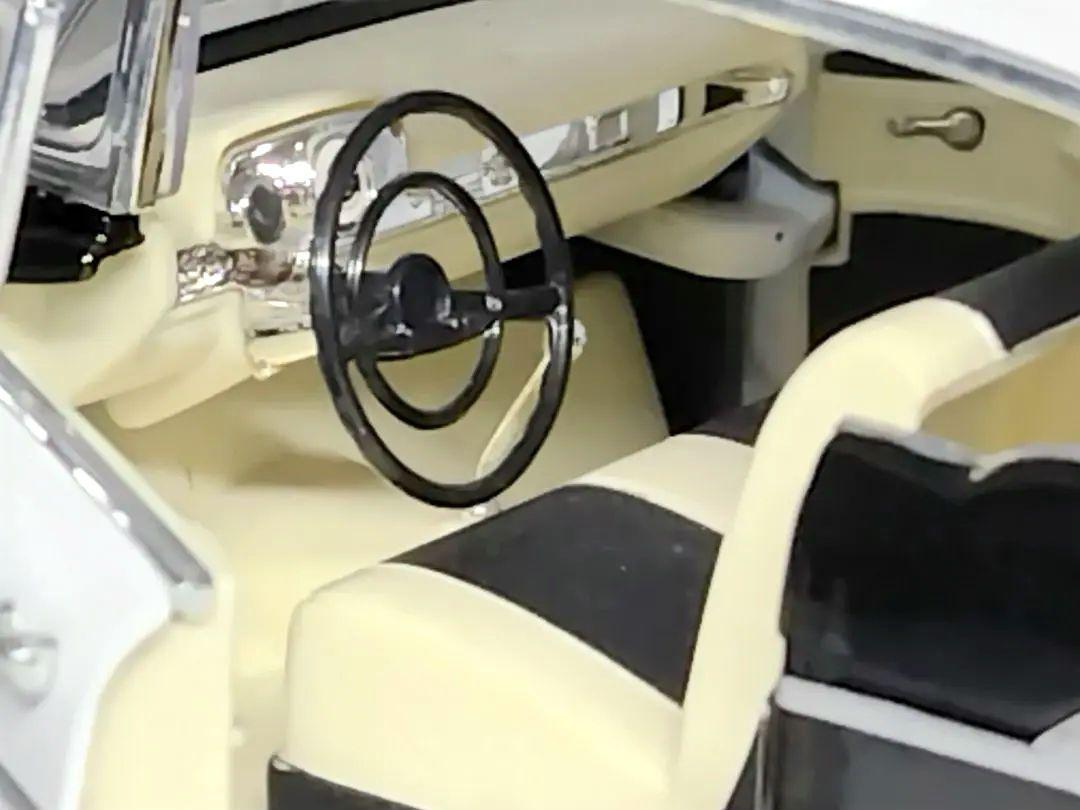 1957 シボレー ベルエア　ポリスカー　1/24スケールミニカー