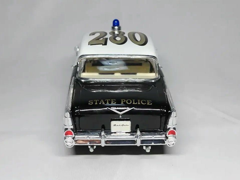 1957 シボレー ベルエア　ポリスカー　1/24スケールミニカー