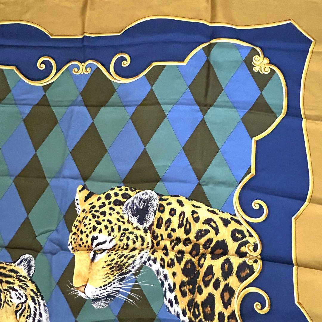 Salvatore Ferragamo フェラガモ シルクスカーフ トラ ヒョウ