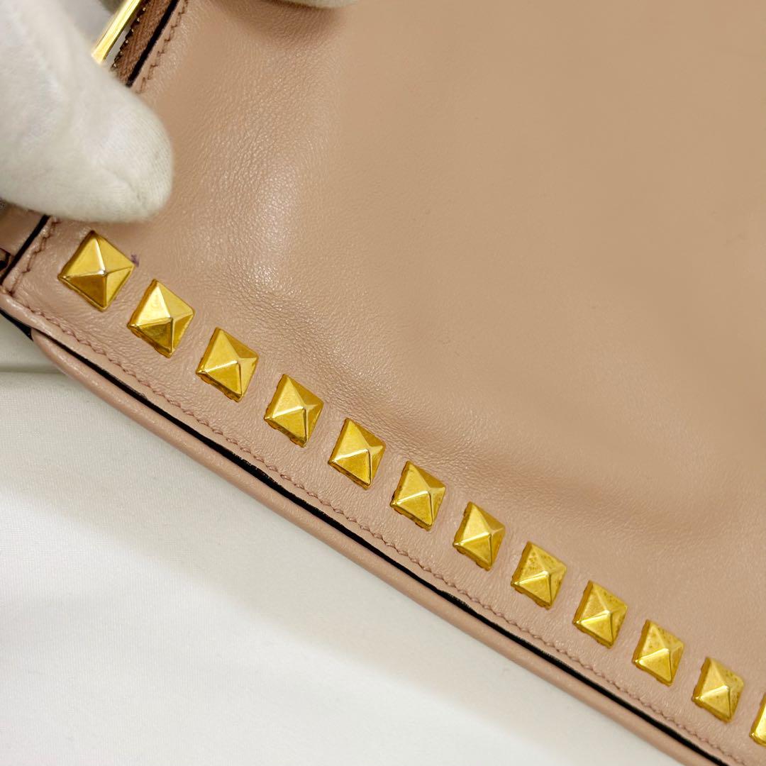 MIU MIU スタッズ付きクラッチバッグ 未使用品 MIU MIU ミュウミュウ レザーマトラッセ クラッチバッグ 黒