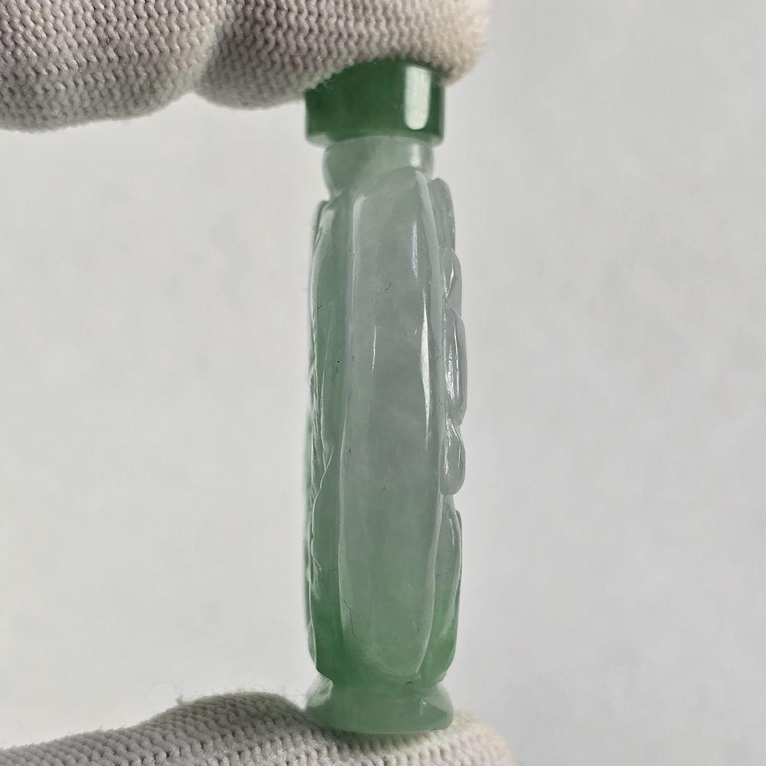 収集品 古玉 翡翠 両面 手彫 一品蓮魚紋 鼻煙壺 薬瓶 超美品 収集品 古玉 翡翠 両面 手彫 一品蓮魚紋 鼻煙壺 薬瓶 超美品