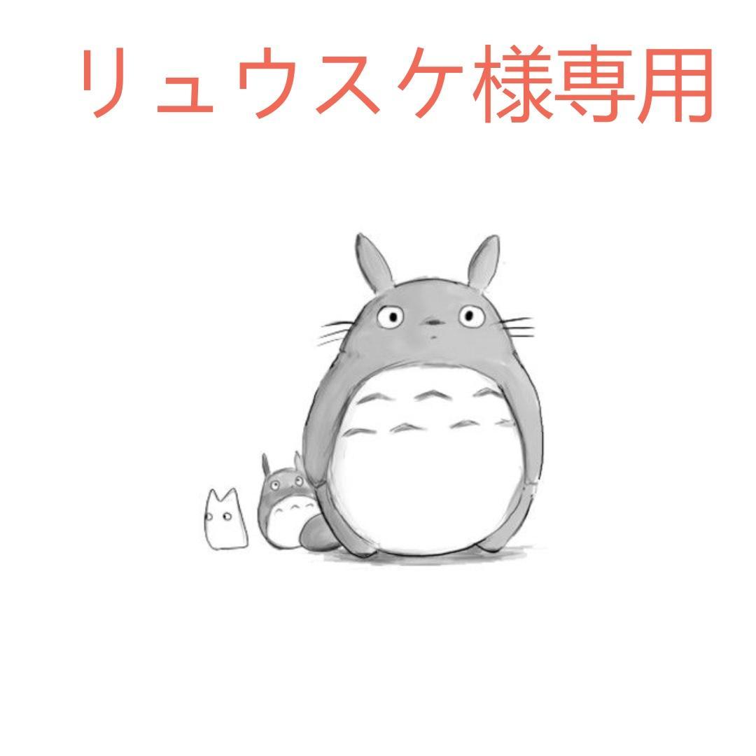 木の形状のキャットタワー