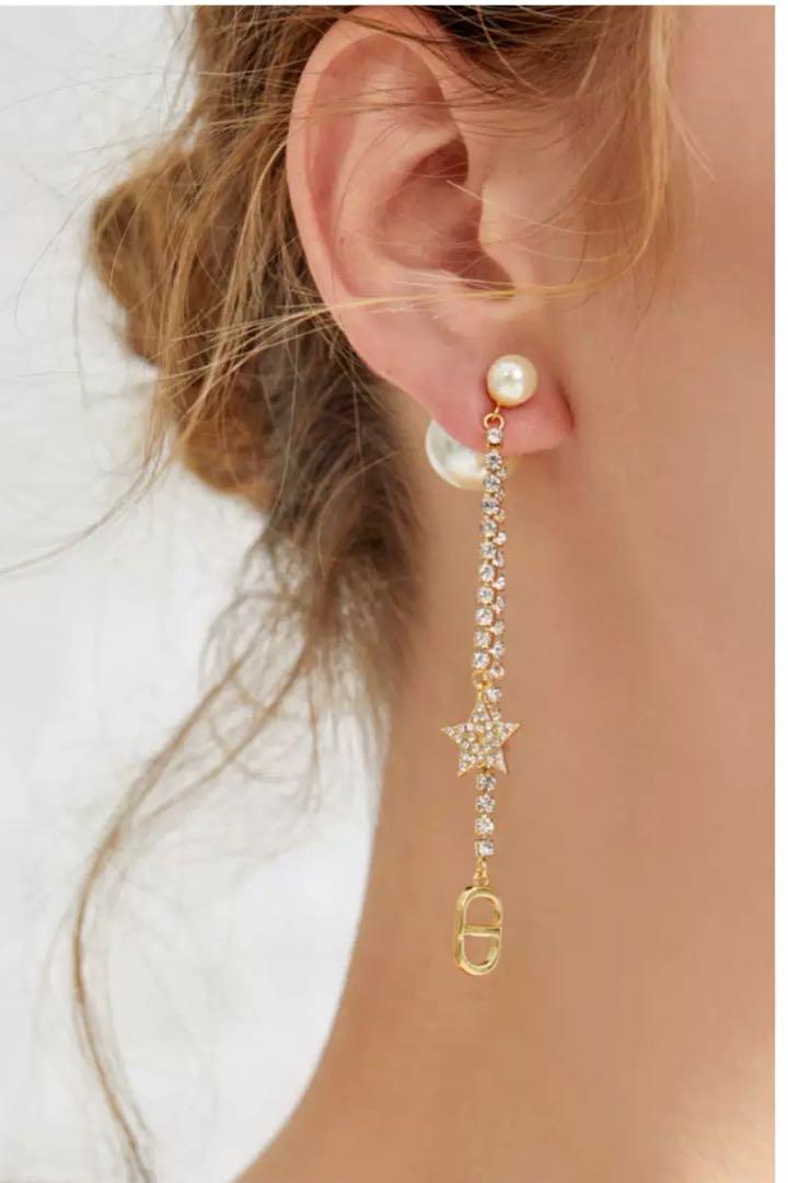 Dior パールと星型チャームのピアス - メルカリ