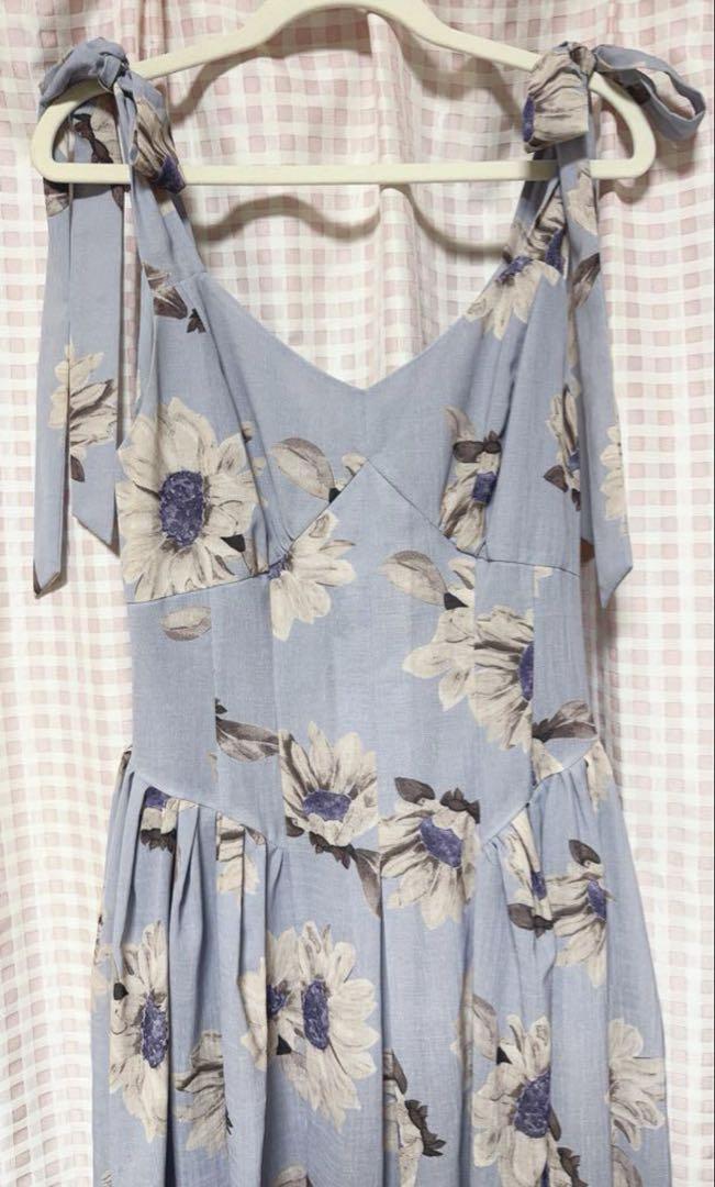 ワンピース Herlipto Sunflower Printed Midi Dress