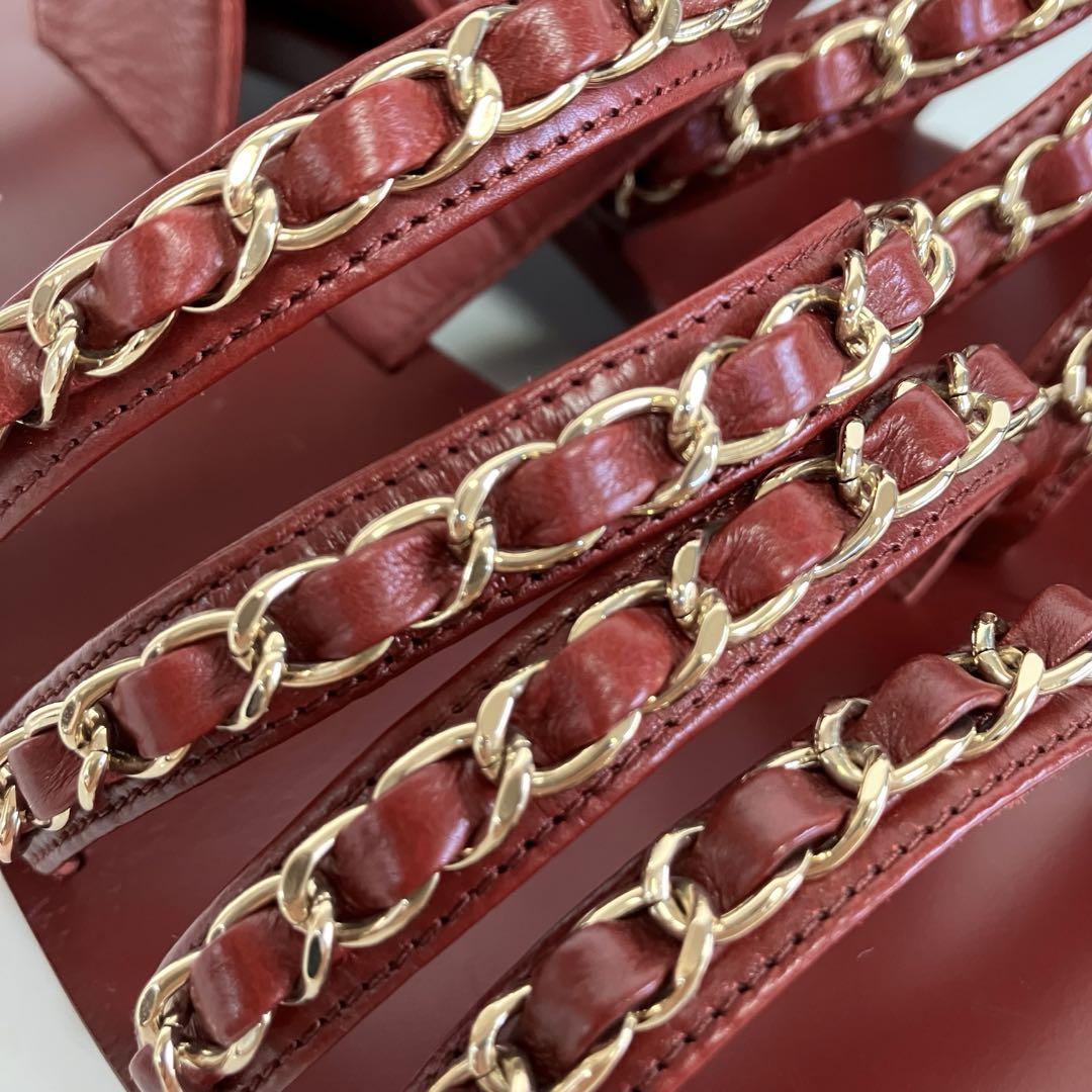 上品【CHANEL】チェーンストラップがおしゃれ サンダル CHANEL シャネル チェーン ストラップ デザインサンダル