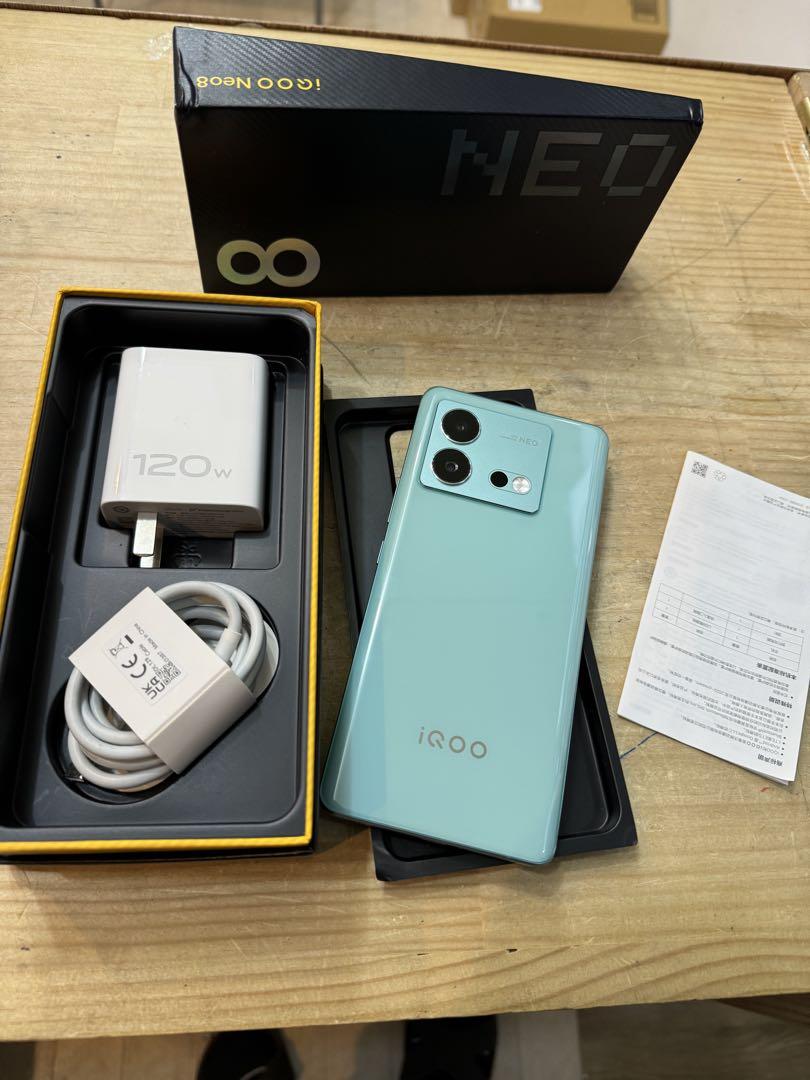 ア*ン様 中古非常に良いiQOO NEO ミントグリーン 256GB 12GB