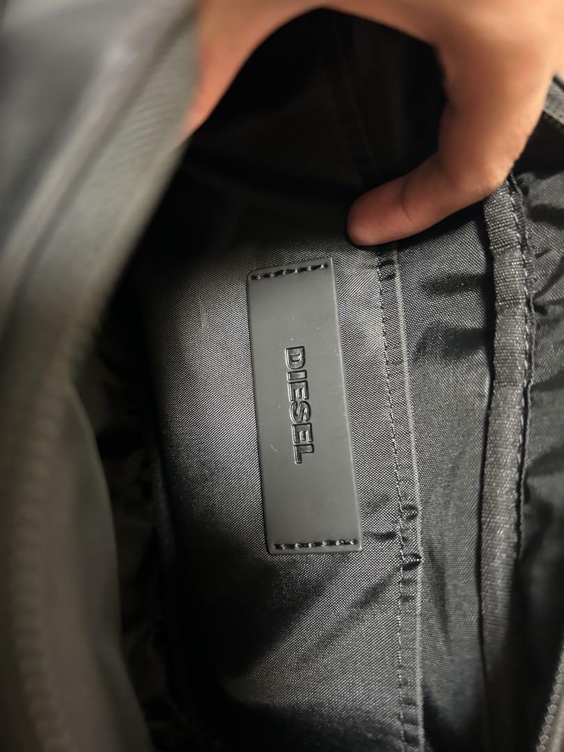 DIESEL ロゴ入り ブラックショルダーバッグ