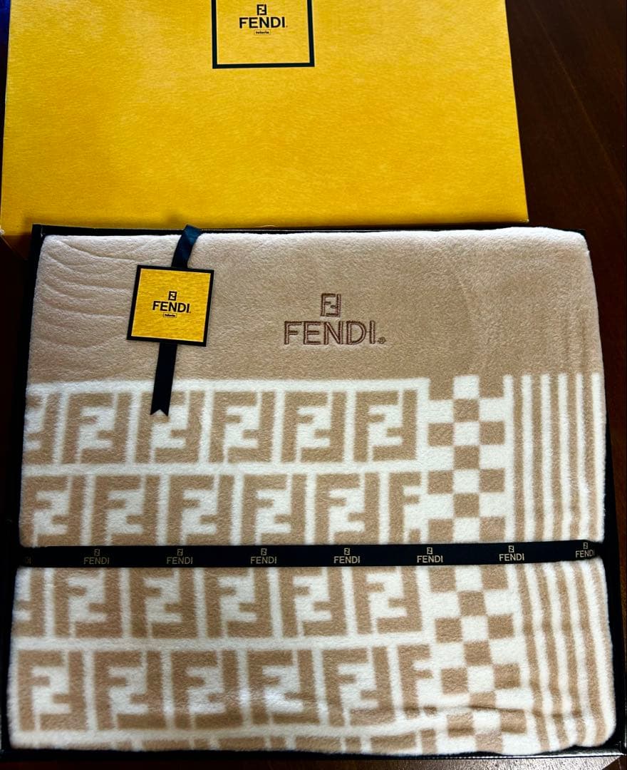 FENDI（フェンディ）ズッカ柄　綿100％　ブランケット／毛布　箱付き