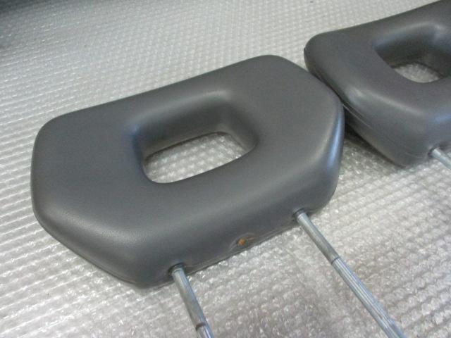 ジムニー JA22 純正 ヘッドレスト 後期グレー 前後左右共通です。 A39③ - メルカリ ジムニー JA22 純正 ヘッドレスト 後期グレー 前後左右共通です。 A39③ - メルカリ