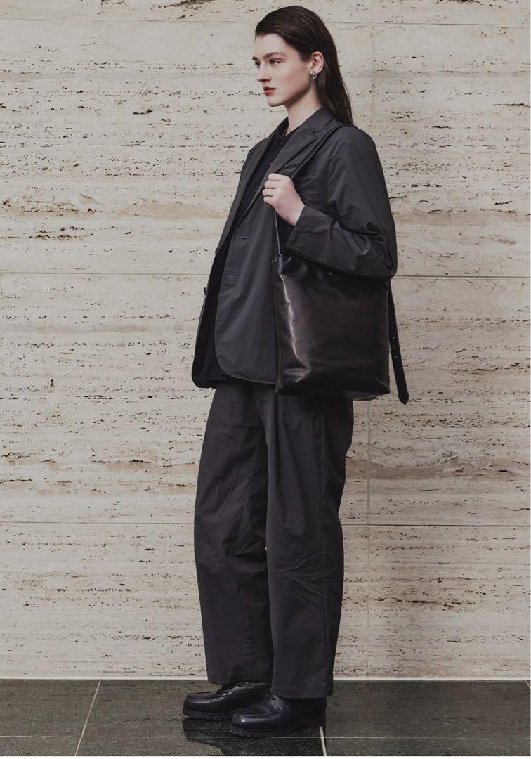 UNTRACK 黒レザー ショルダーバッグ　馬革