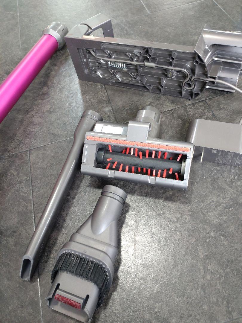 dyson　SV09　付属品多数　動作確認済み　使用感少　極美品