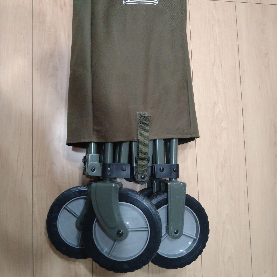 オリーブグリーン