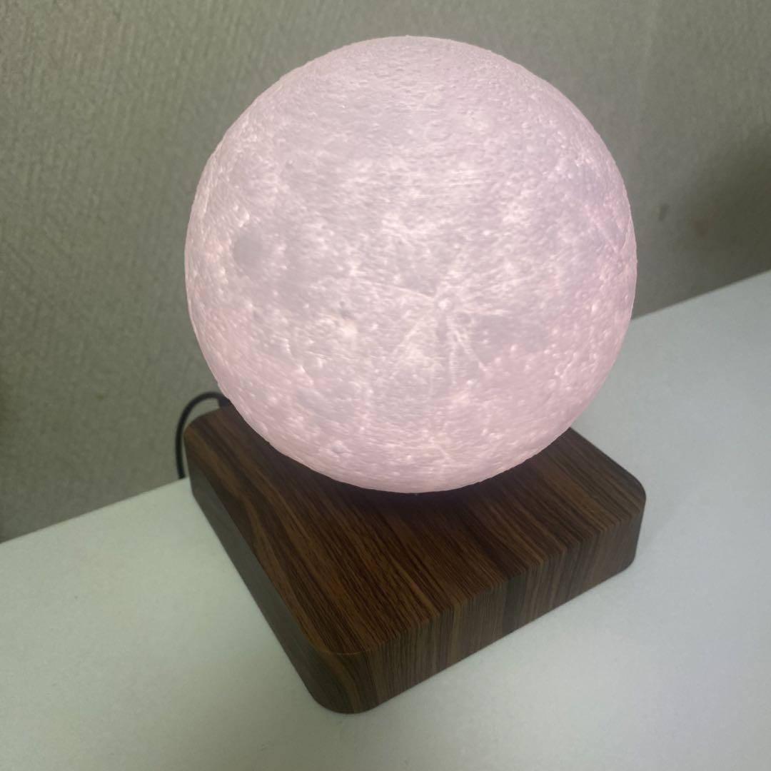 宙に浮く月形ランプ 中古品