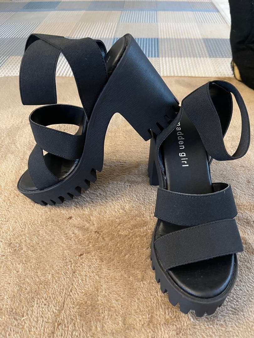 NEW madden girl ブラックヒールサンダル