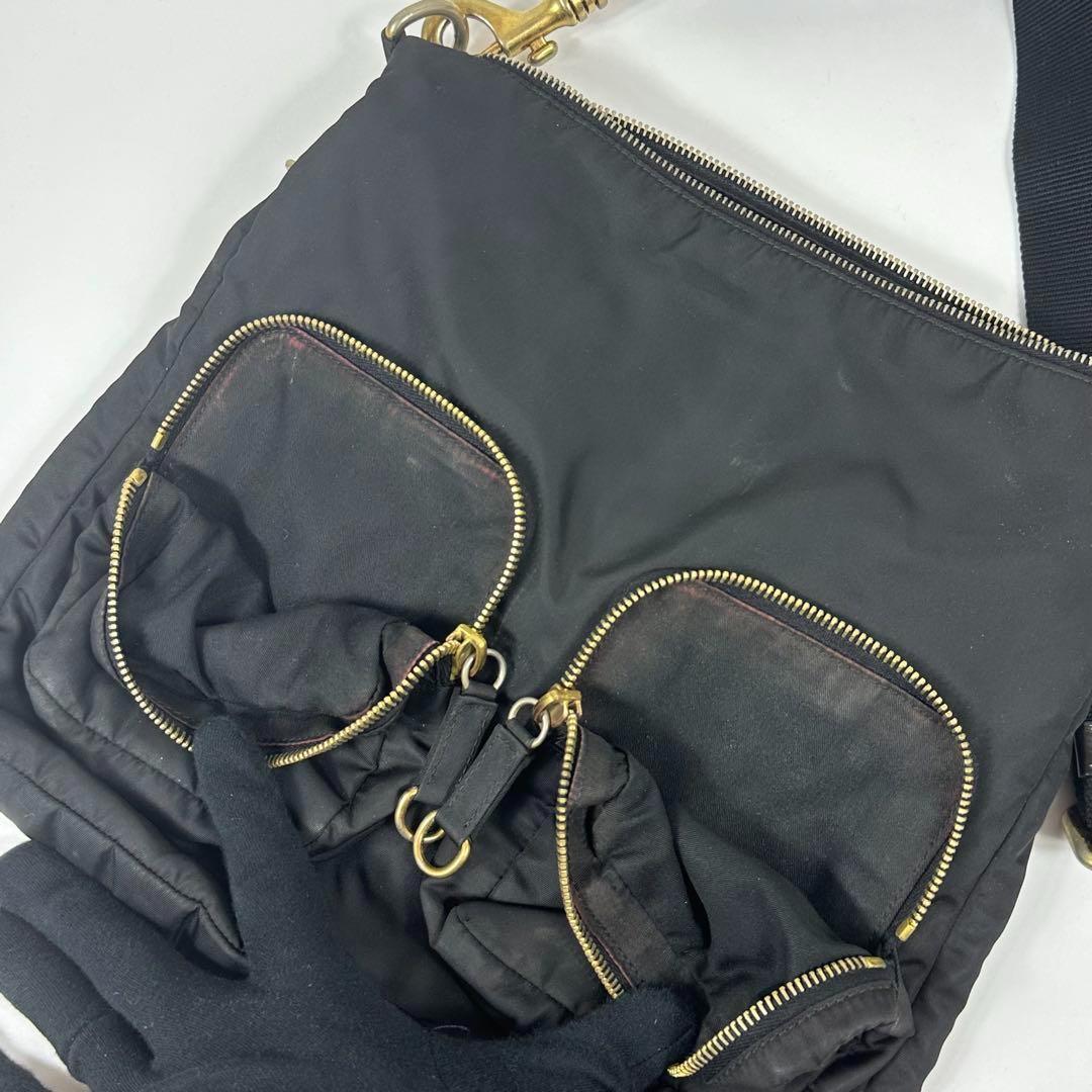 00s MIUMIU ナイロン ショルダーバッグ 黒金 立体ポケット