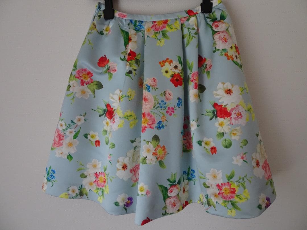 有名ブランド 新品 未使用 チェスティ Chesty ミニスカート 花柄 水色