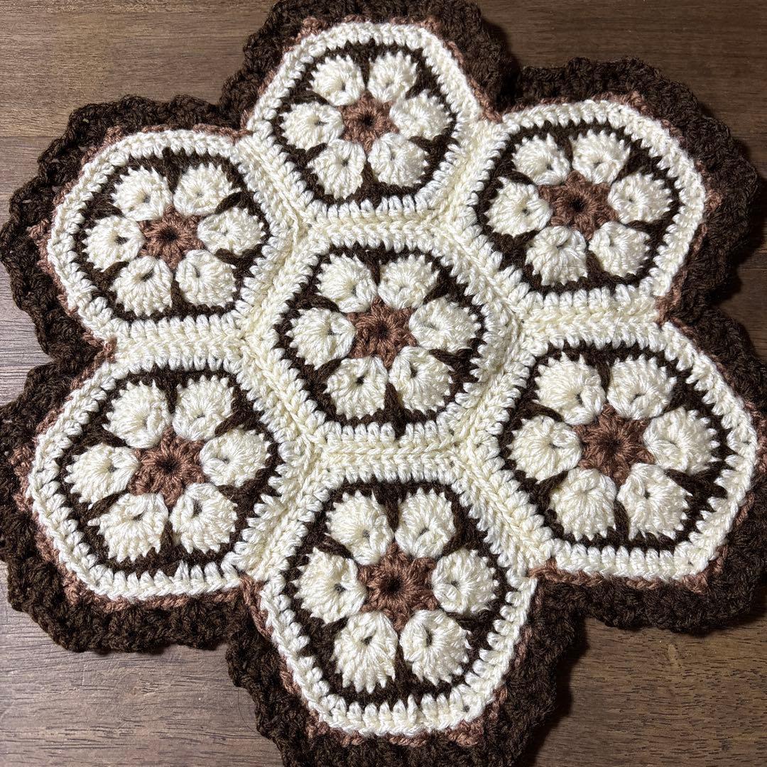 ハンドメイド.かぎ針編み マルチカバー(アフリカンフラワーモチーフ六 ハンドメイド.かぎ針編み マルチカバー(アフリカンフラワーモチーフ六