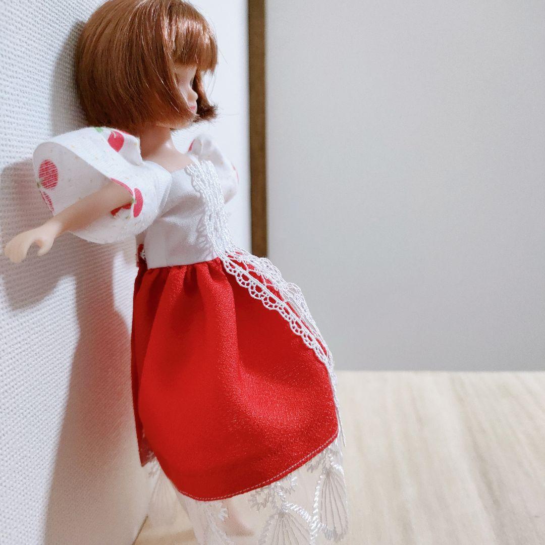 送料無料 百貨店 リカちゃん人形の服 生成り色さくらんぼ模様生地、真っ赤 その他