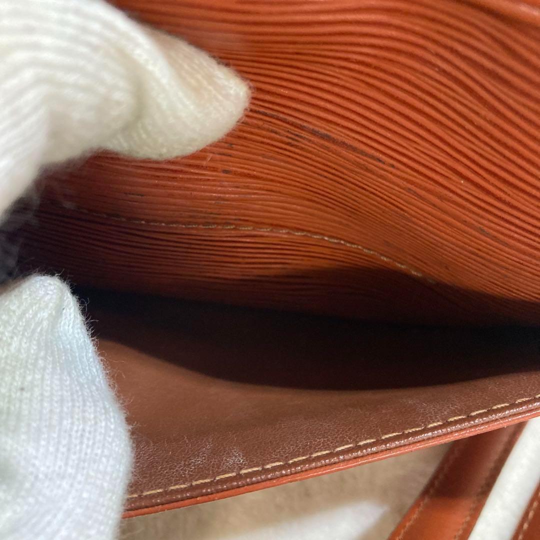 美品 ルイヴィトン エピ ブラウン ショルダーバッグ 美品 ルイヴィトン エピ ブラウン ショルダーバッグ