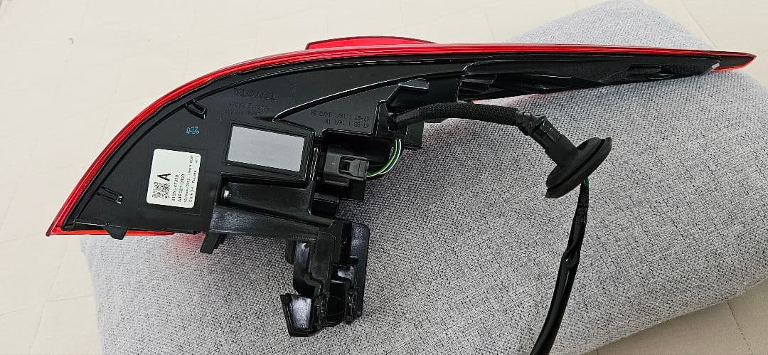 新品未使用 トヨタ プリウス PHV 52系 右 テール ランプ ライト LED 新品未使用 トヨタ プリウス PHV 52系 右 テール ランプ ライト LED