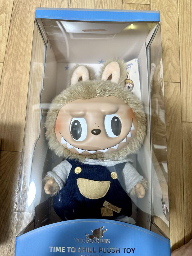 【正規品】LABUBU TIME TO CHILL ぬいぐるみ Amazon.co.jp: POP MART LABUBU TIME TO CHILL ぬいぐるみ