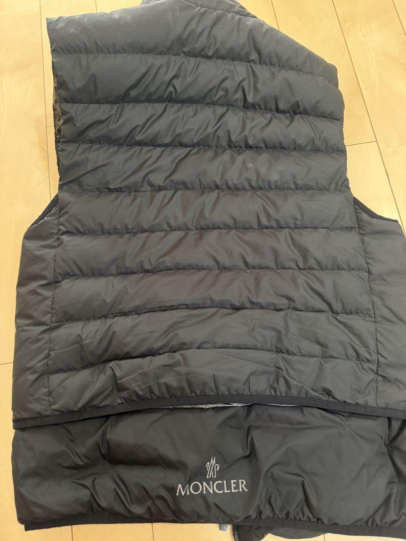 MONCLER ブラック ダウンベスト