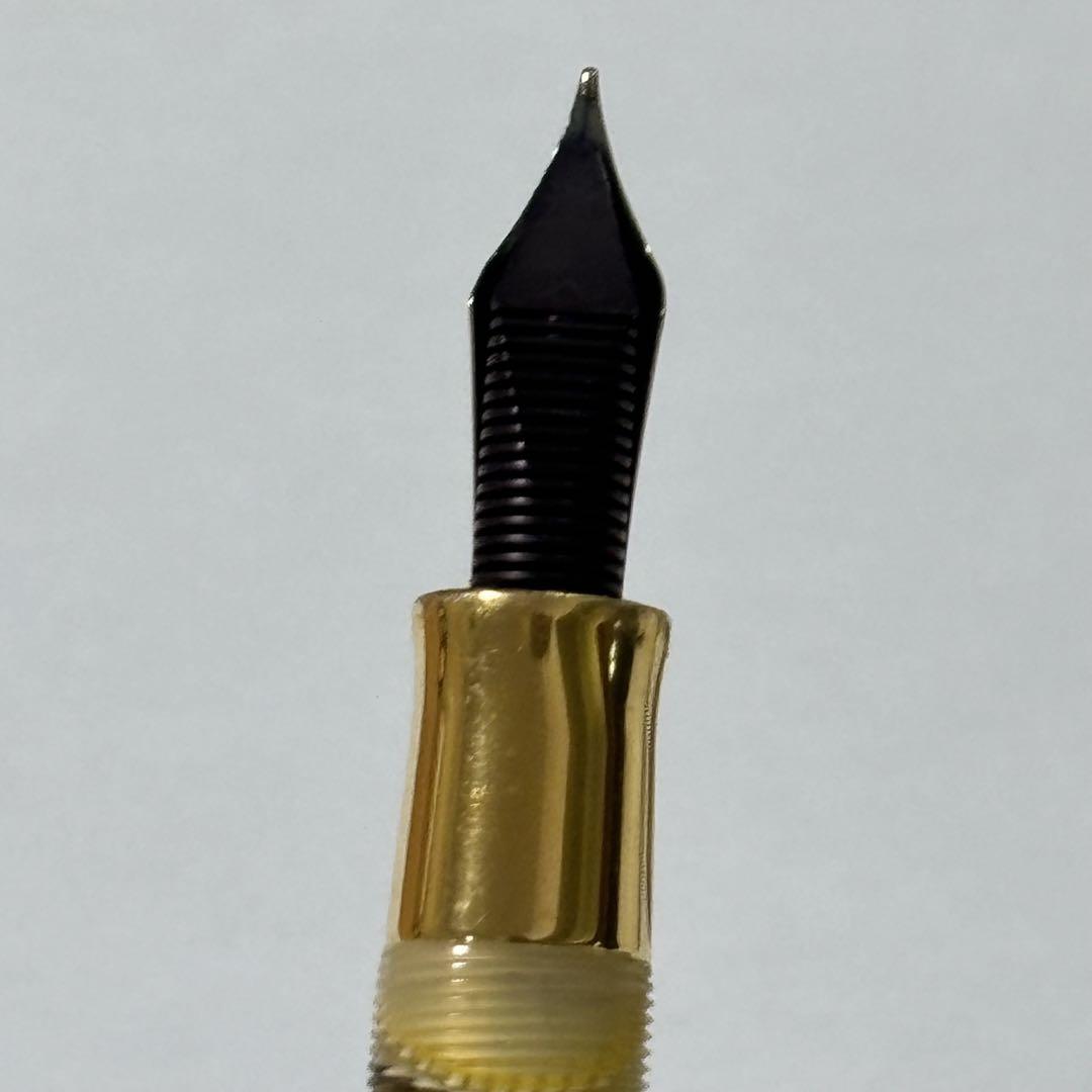 VISCONTI ビスコンティ 万年筆 オペラ　 アーモンド　14K585