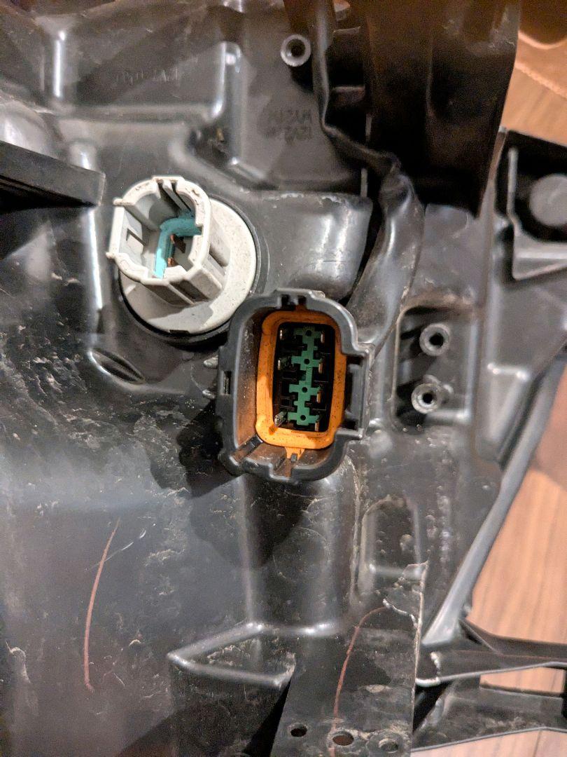 【送料込!】NT32 エクストレイル 純正右側 LEDヘッドライト リペアベース