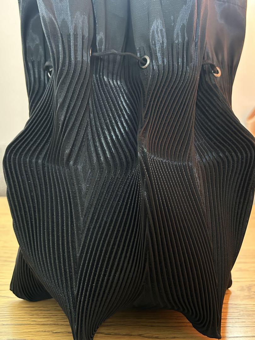 新品同様 イッセイミヤケ プリーツ巾着 かばん バック