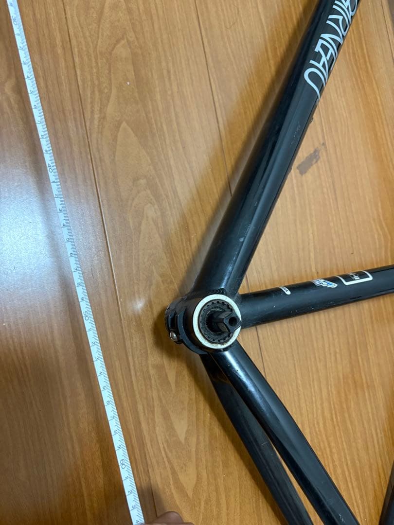 ベースやや傷や汚れあり