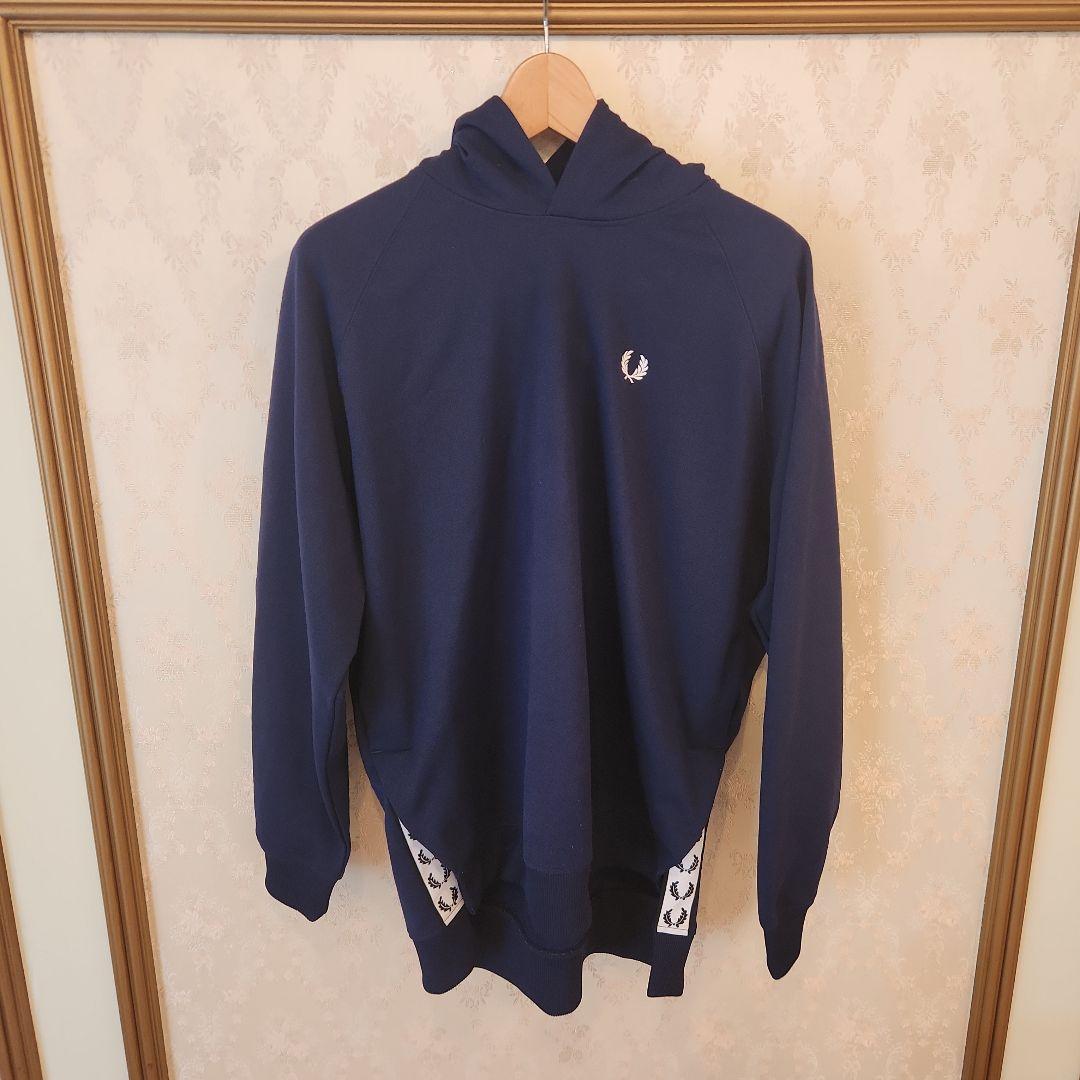 FRED PERRY　パーカー　紺