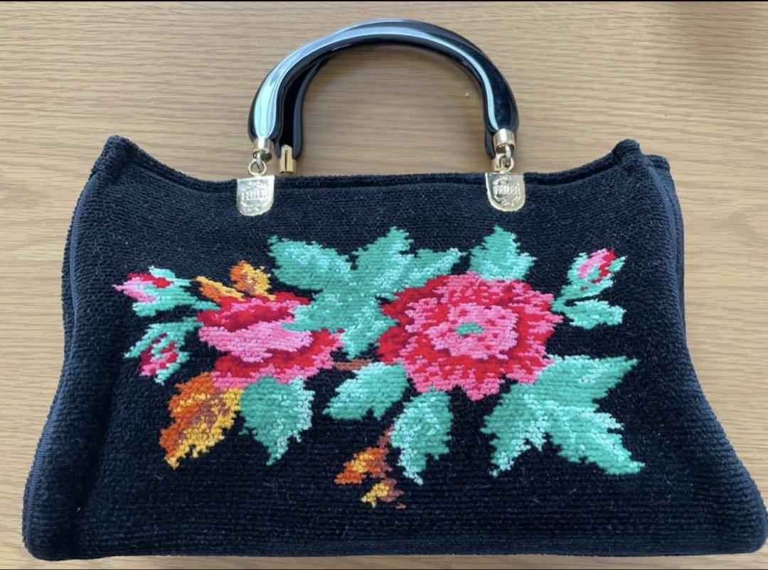 花柄刺繍 クラッチバッグ 黒