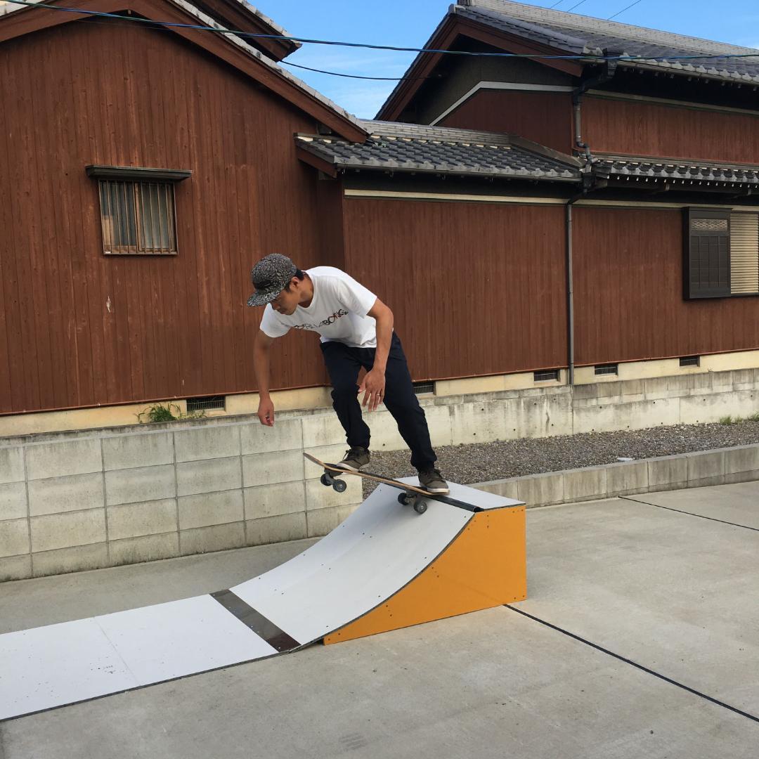 すぐにお届け 送料込 スケボーランプ 完成品 高さH300mm スケボー すぐにお届け 送料込 スケボーランプ 完成品 高さH300mm 新品
